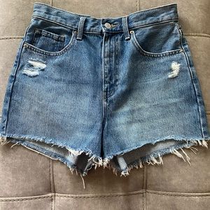 Uniqlo Denim Cut Off Short. Size 26